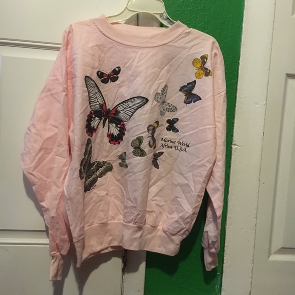 Pink butterfly 🦋 shirt - Picture 3 of 5